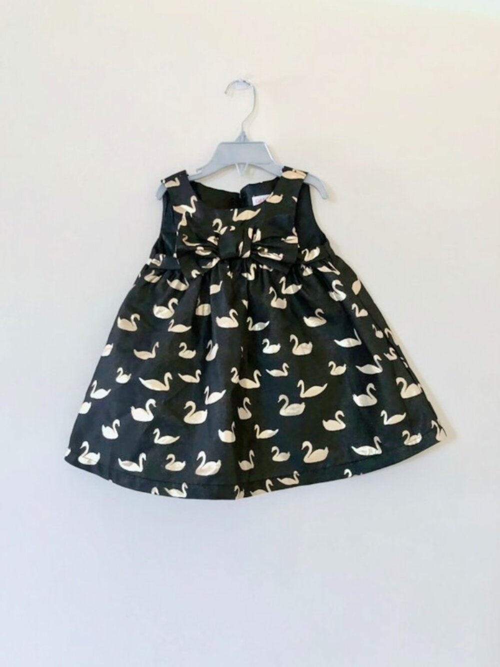 Cat & Jack. Toddlers dress with bow and swan design